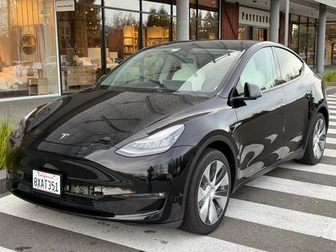 Used 2021 Tesla Model Y Long Range image 8