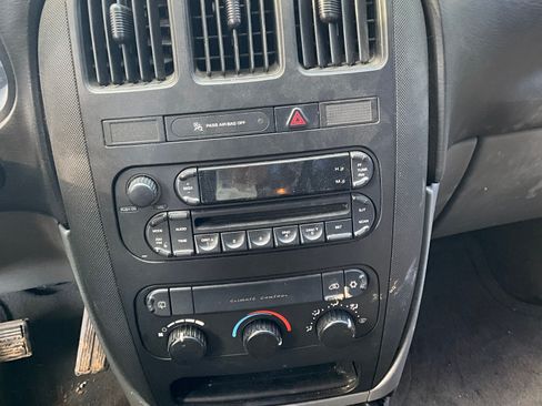 Used 2007 Dodge Caravan SE image 9