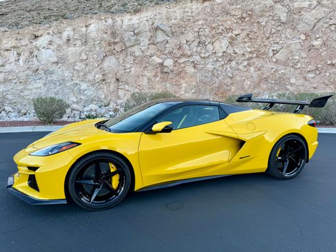 Used 2025 Chevrolet Corvette E-Ray image 16