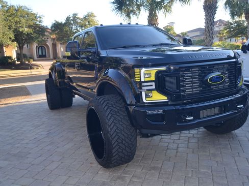 Used 2022 Ford F450 Platinum w/ Camper Package image 4