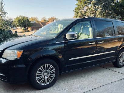 Used 2014 Chrysler Town & Country Touring-L w/ Driver Convenience Group