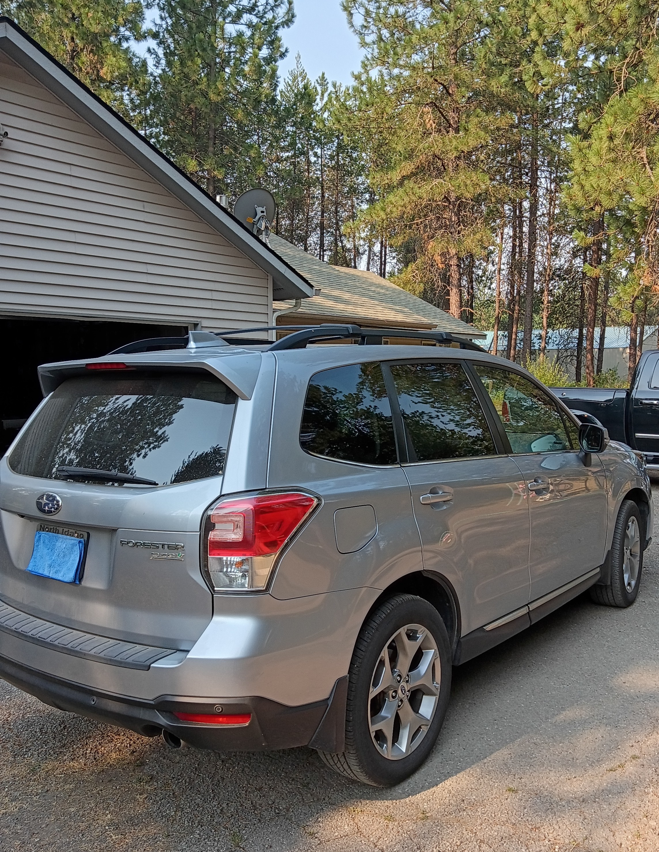 Used 2017 Subaru Forester 2.5i Touring AWD/4WD image 2