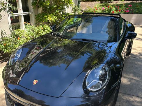 Used 2023 Porsche 911 Carrera image 6