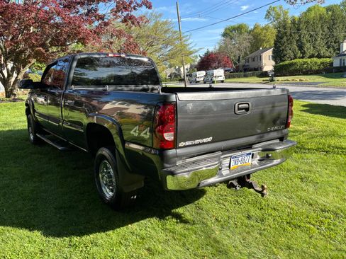 Used 2004 Chevrolet Silverado 2500 LS w/ Snow Plow Prep Package AWD/4WD image 4