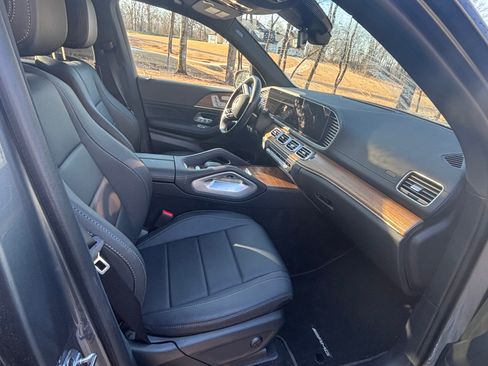 Used 2025 Mercedes-Benz GLS 450 4MATIC image 9