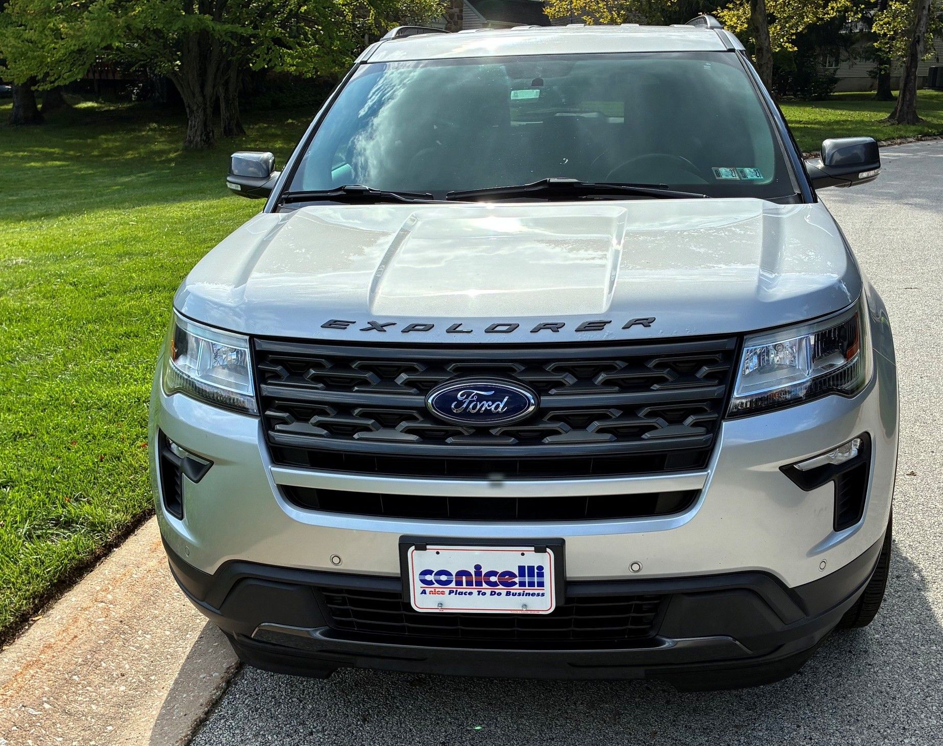 Used 2019 Ford Explorer XLT w/ Equipment Group 202A AWD/4WD image 2