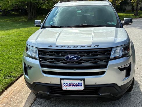 Used 2019 Ford Explorer XLT w/ Equipment Group 202A AWD/4WD image 2