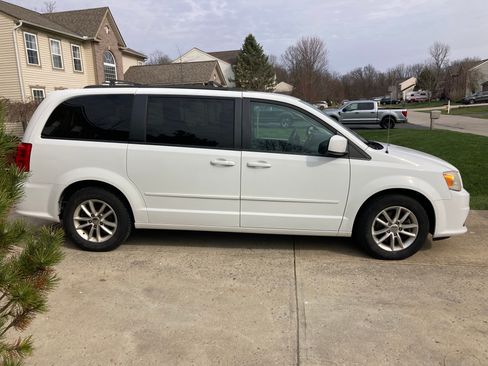 Used 2014 Dodge Grand Caravan SXT image 4
