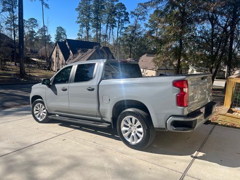 Used 2024 Chevrolet Silverado 1500 Custom image 2