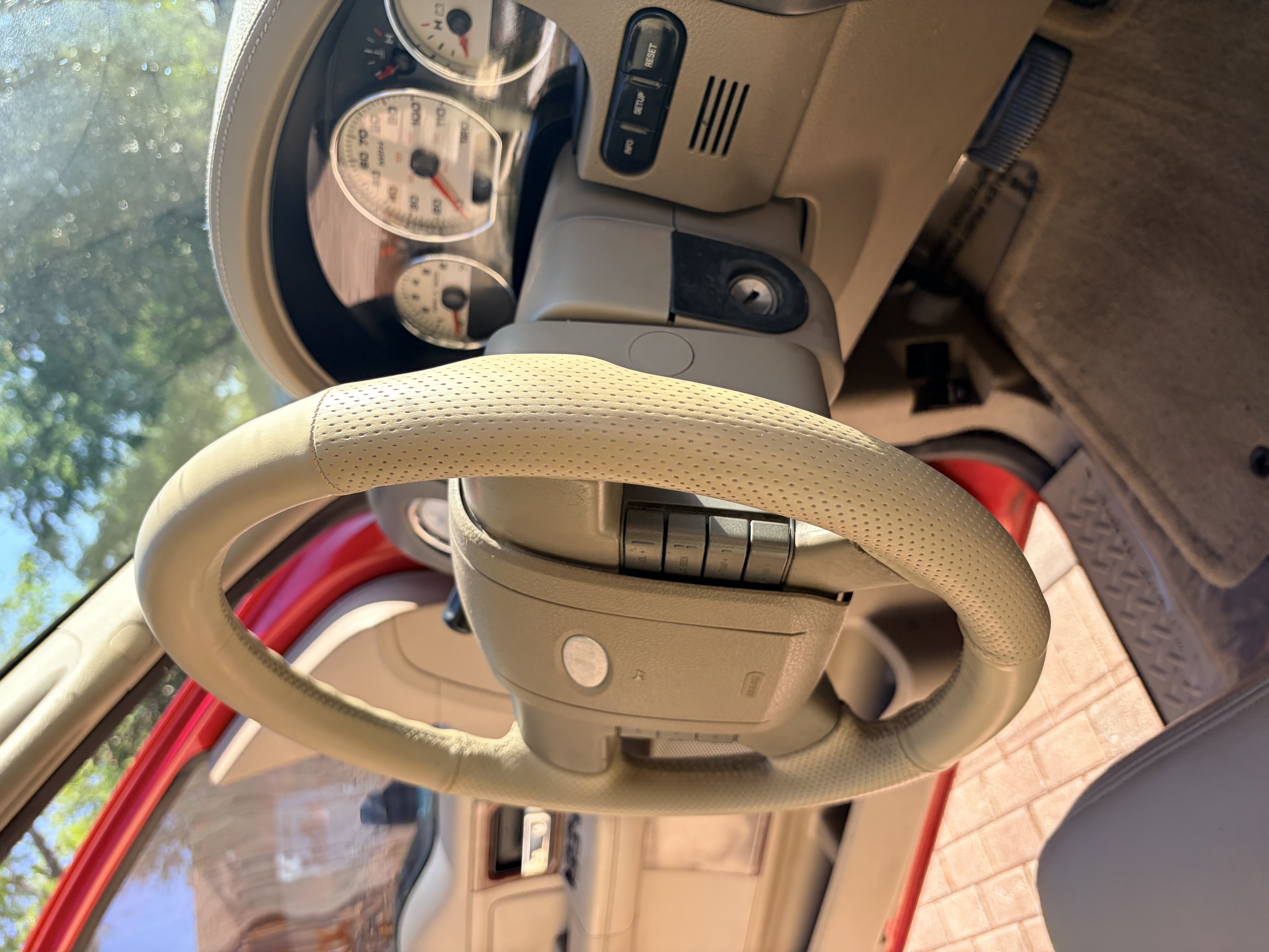 Used 2005 Ford F150 Lariat RWD image 5