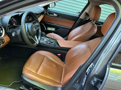 Used 2018 Alfa Romeo Giulia AWD image 5