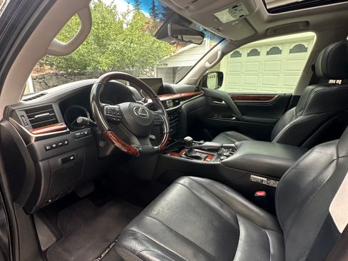 Used 2017 Lexus LX 570 4WD image 15