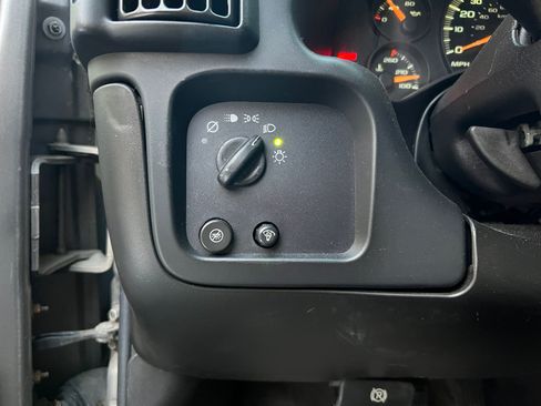 Used 2006 Chevrolet Express 3500 Extended Passenger w/ LT Preferred Equipment Group image 10
