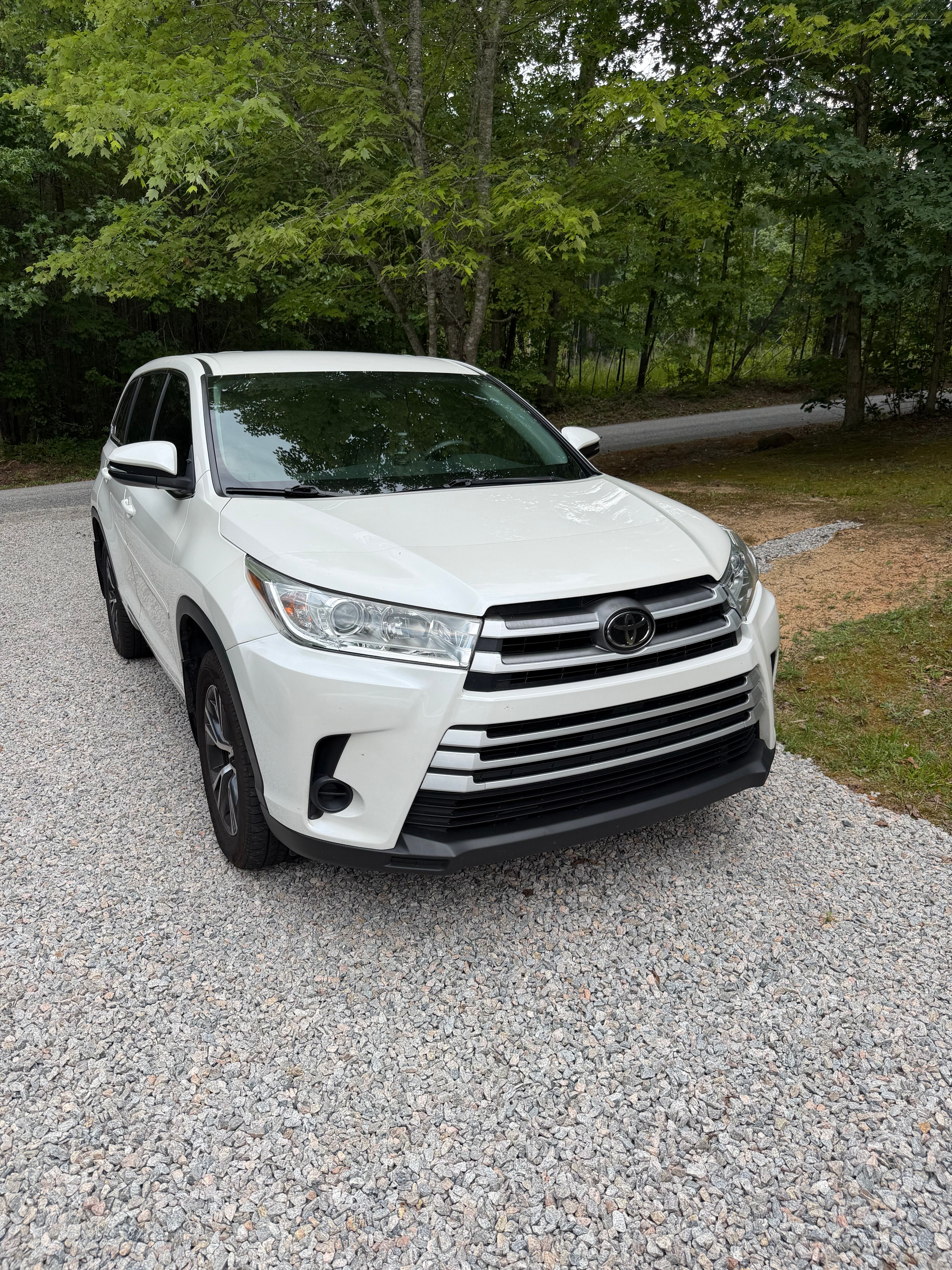 Used 2018 Toyota Highlander LE w/ Protection Package #3 AWD/4WD image 9