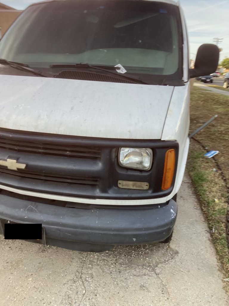 Used 2001 Chevrolet Express 2500 RWD image 2