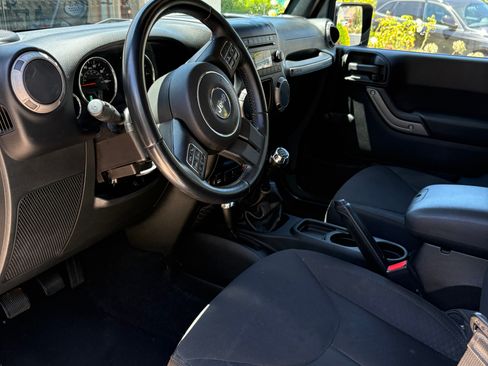 Used 2015 Jeep Wrangler Unlimited Sport w/ Connectivity Group AWD/4WD image 12