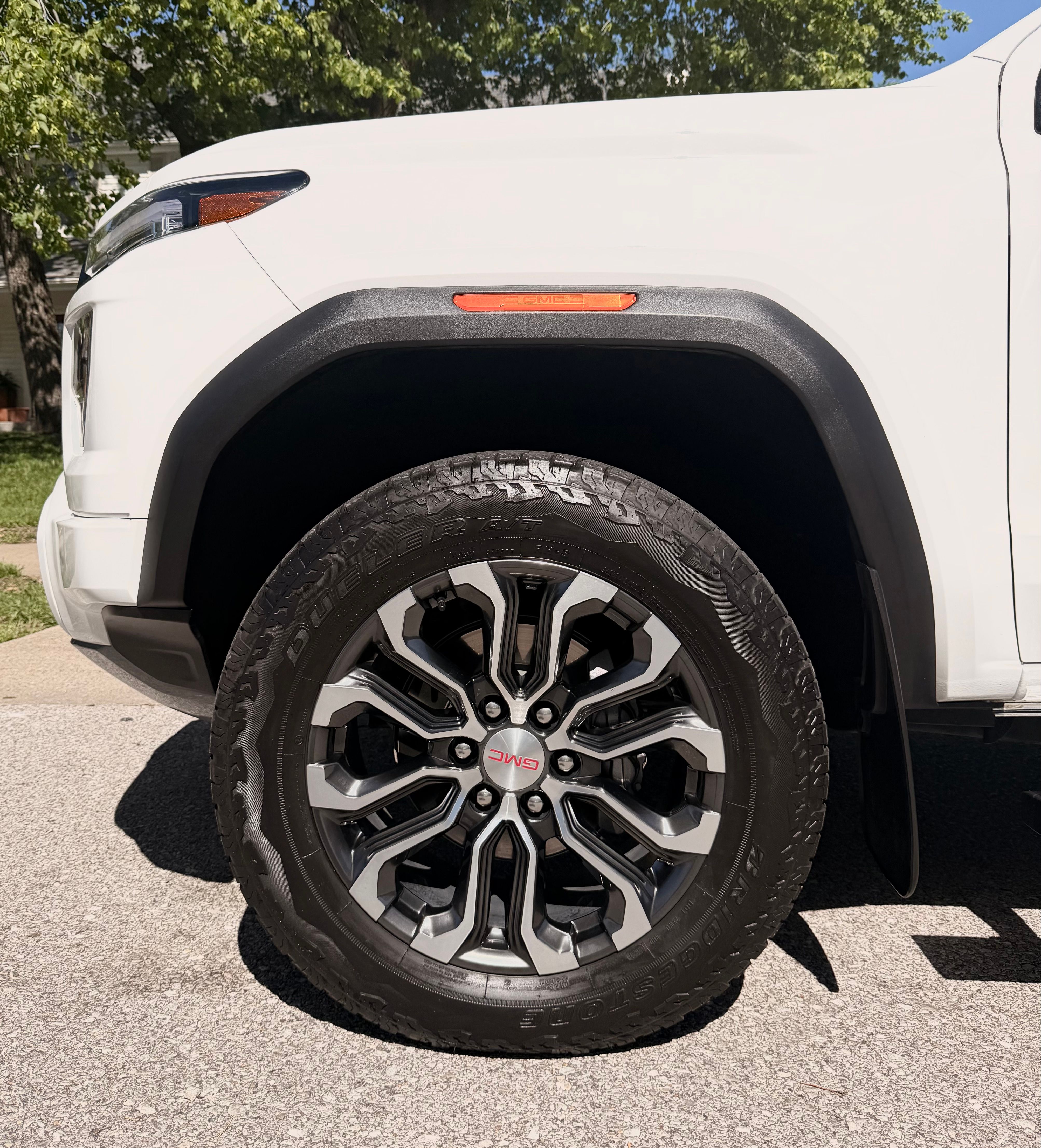Used 2025 GMC Canyon Denali AWD/4WD image 9