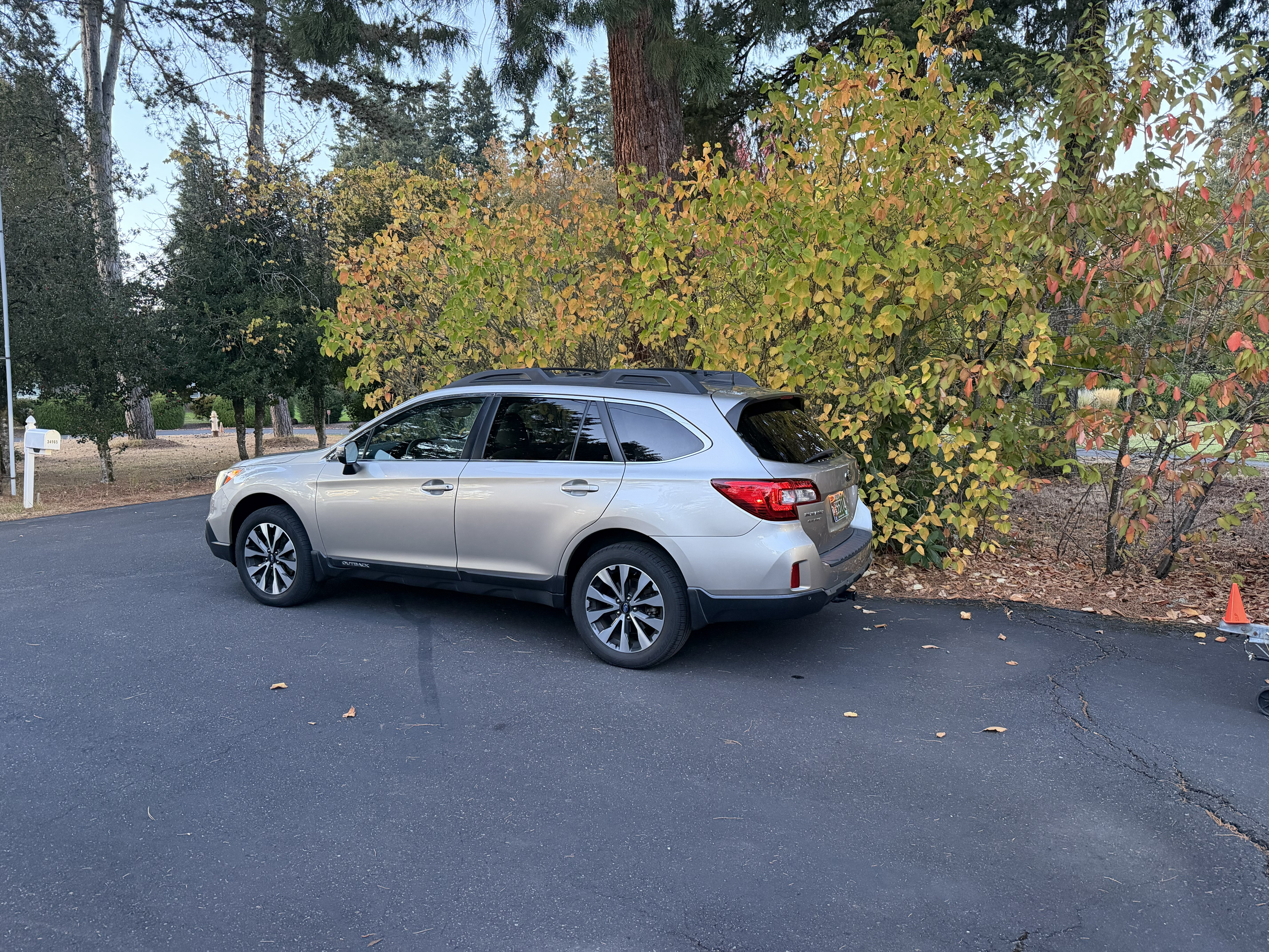 Used 2017 Subaru Outback 2.5i Limited AWD/4WD image 2