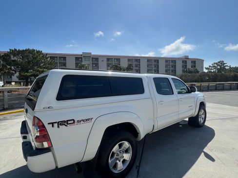 Used 2014 Toyota Tacoma 4x4 Double Cab w/ TRD Sport Package image 5