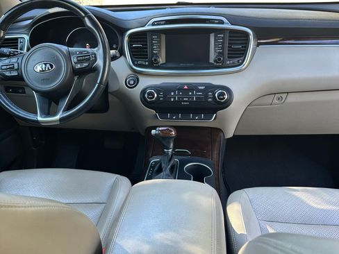 Used 2017 Kia Sorento EX w/ EX Advanced Touring Package image 10