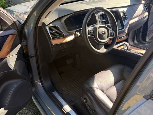 Used 2023 Volvo XC90 T8 Plus w/ Protection Package Premier AWD/4WD image 9