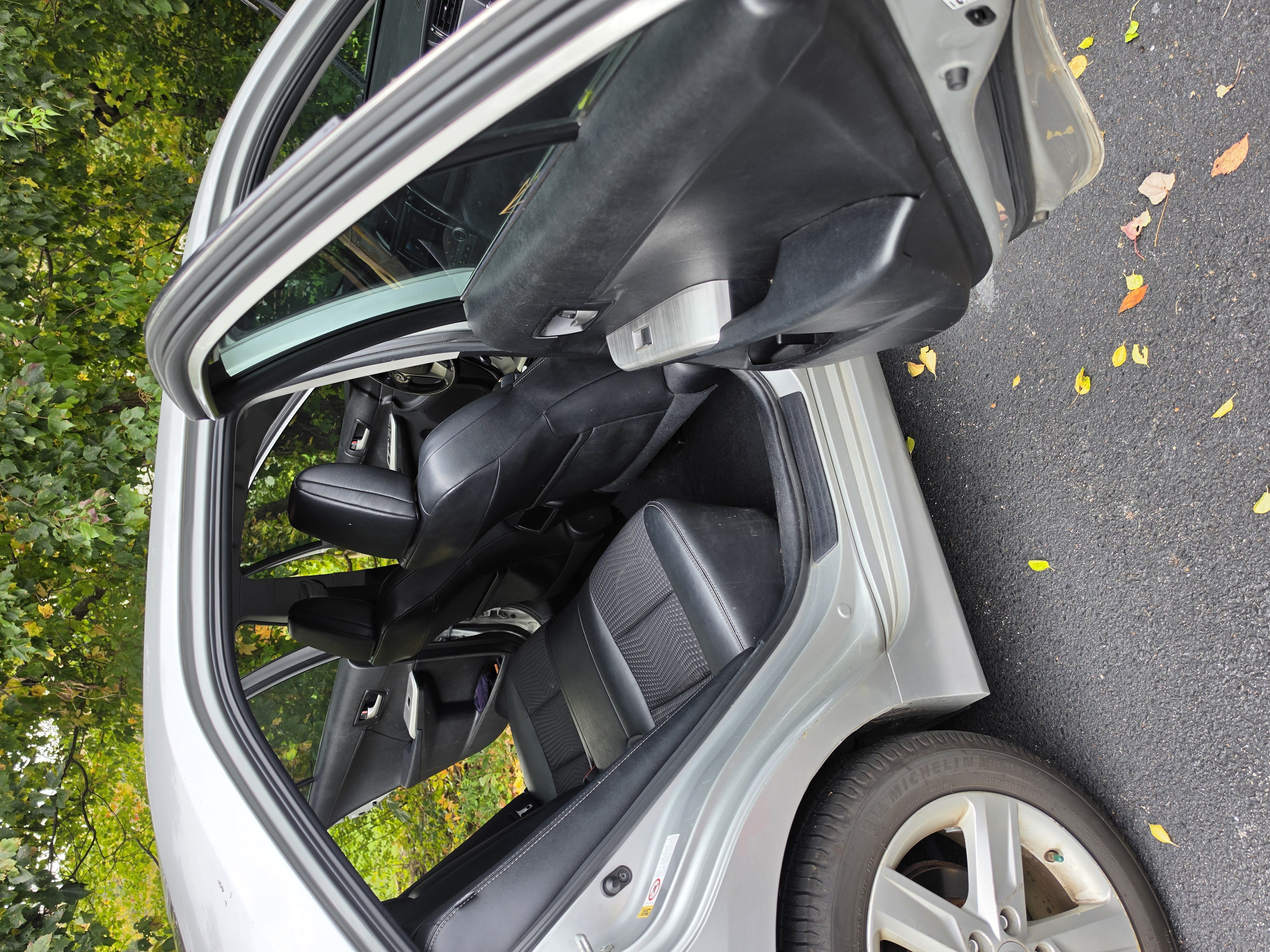 Used 2012 Toyota Camry SE FWD image 11