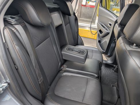 Used 2019 Chevrolet Trax LT w/ LT Convenience Package image 10