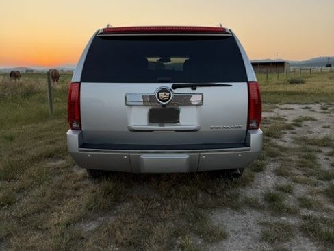 Used 2014 Cadillac Escalade ESV Luxury AWD/4WD image 5