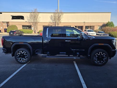 Used 2026 GMC Sierra 2500 Denali w/ Technology Package image 17