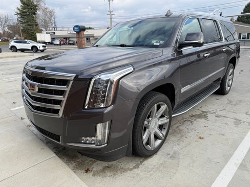 Used 2015 Cadillac Escalade ESV Luxury image 1