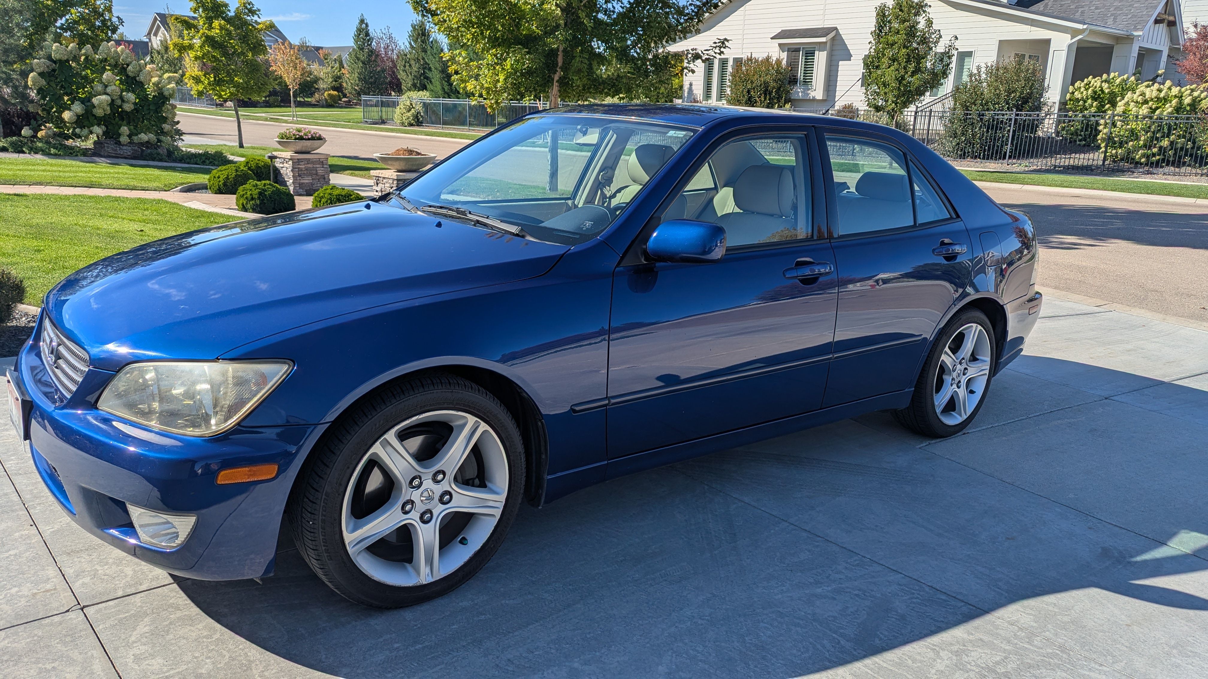 Used 2001 Lexus IS 300 RWD image 2