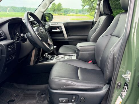 Used 2022 Toyota 4Runner TRD Sport w/ Technology Package AWD/4WD image 8