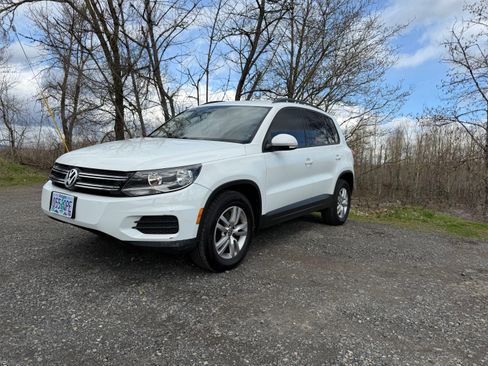 Used 2016 Volkswagen Tiguan S image 1