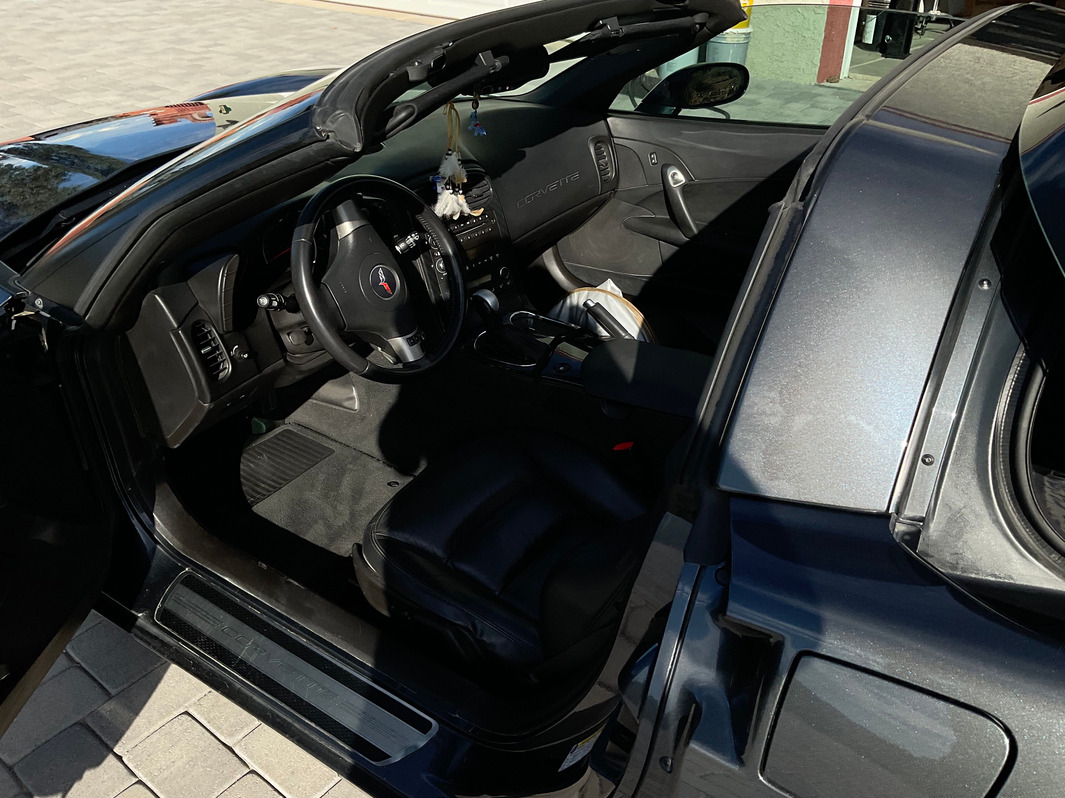 Used 2010 Chevrolet Corvette Coupe w/ 1LT RWD image 8
