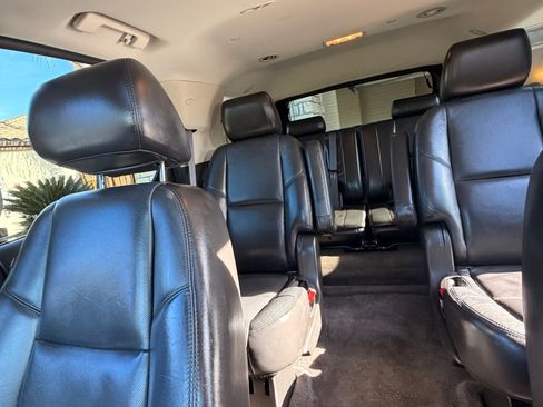 Used 2011 Cadillac Escalade Premium image 11