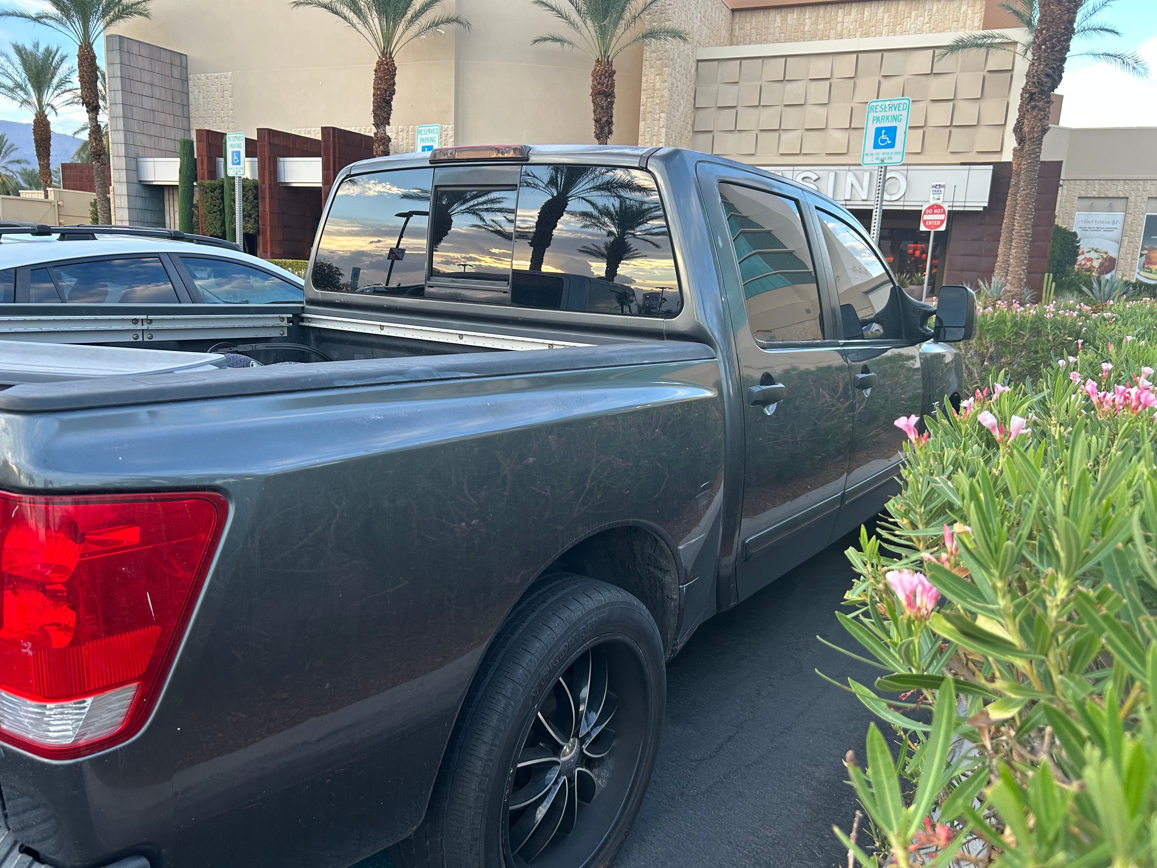Used 2004 Nissan Titan SE RWD image 2
