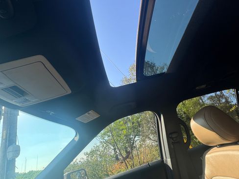 Used 2017 Ford Explorer Limited image 8