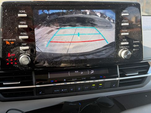 Used 2021 Toyota Sienna XLE image 14