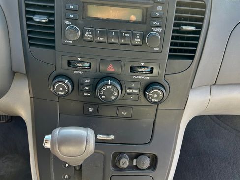 Used 2008 Kia Sedona LX image 12