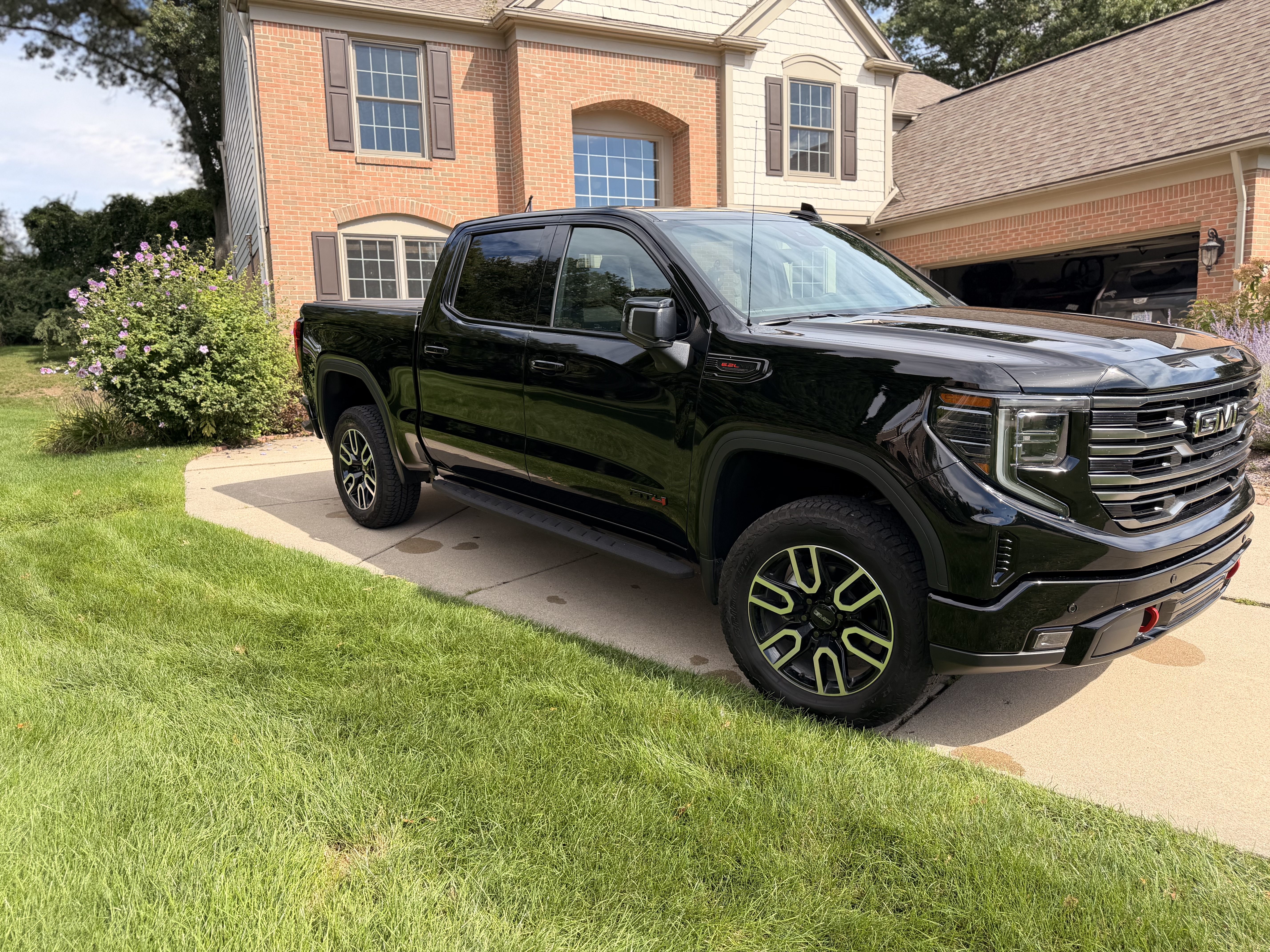 Used 2026 GMC Sierra 1500 AT4 w/ AT4 Premium Package AWD/4WD image 6