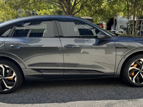 Used 2022 Audi e-tron Premium Plus image 4