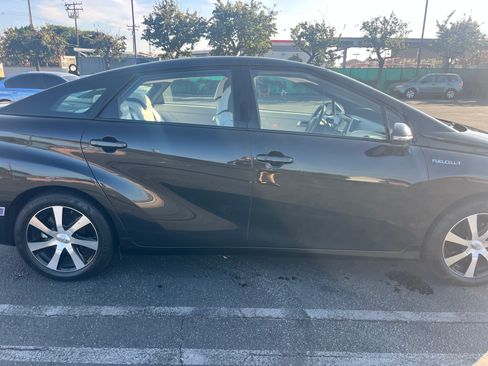 Used 2019 Toyota Mirai image 4
