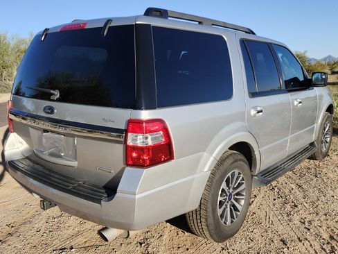 Used 2016 Ford Expedition XLT image 10