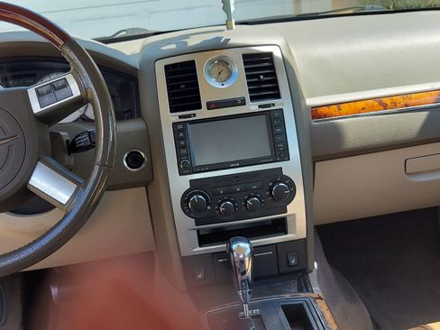 Used 2008 Chrysler 300 C w/ Protection Group II image 13