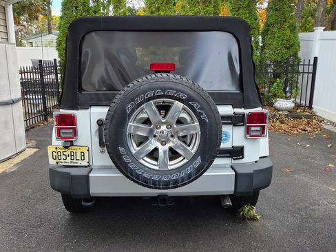 Used 2015 Jeep Wrangler Unlimited Sahara w/ Mopar Chrome Edition Group image 8