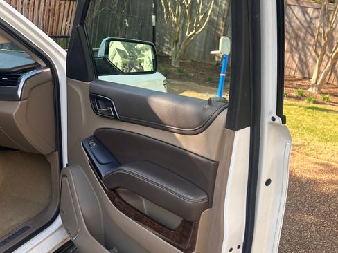 Used 2017 Chevrolet Suburban LT w/ Luxury Package image 13