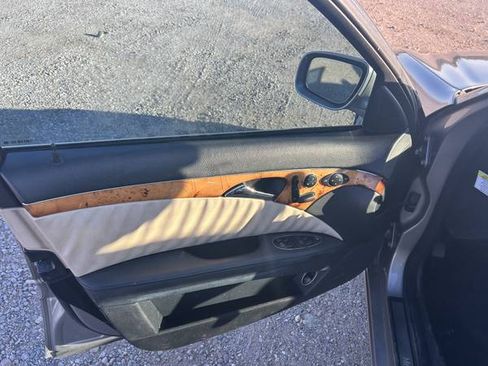 Used 2009 Mercedes-Benz E 350 Sedan image 12