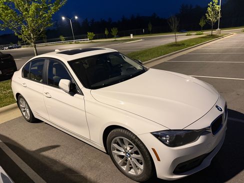 Used 2016 BMW 320i Sedan RWD image 13