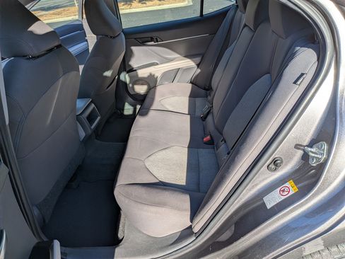 Used 2018 Toyota Camry LE image 23