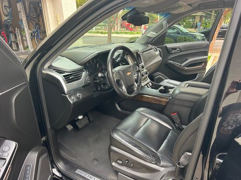Used 2019 Chevrolet Suburban LT image 10
